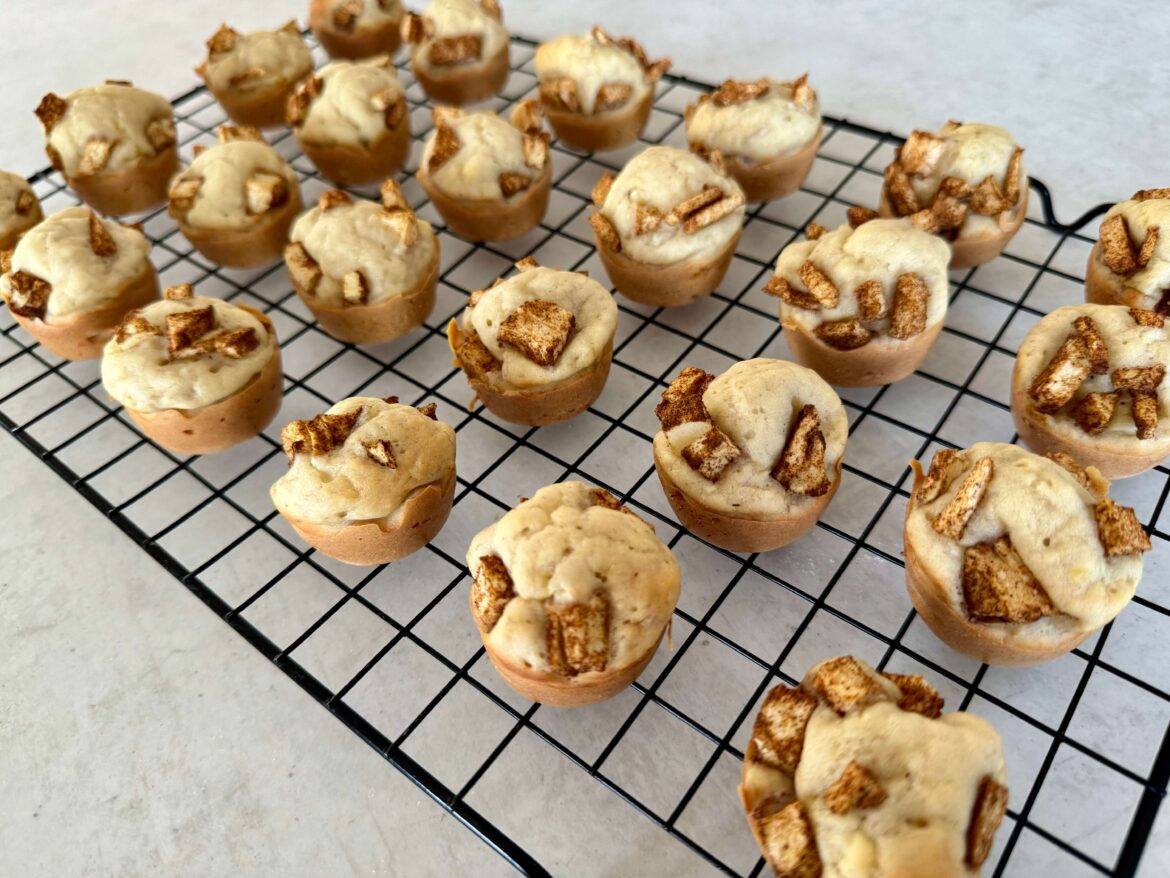 Apple & Cinnamon Mini Banana Muffins