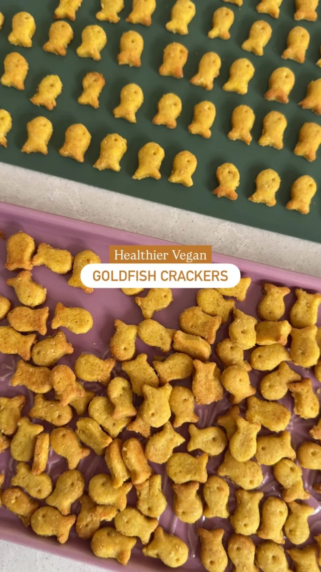 Don’t be buying cheese crackers! 

Welcome back to Budget Bites: an 8 part series where each week I’m sharing a new recipe recreating kids snacks using healthier and cheaper ingredients than their store bought alternatives. 

This week we are recreating a US classic: Goldfish Crackers. The store-bought ones are twice the price, have excess packaging, seed oils, added sugars and salts, and aren’t vegan. So we found a way to make them a bit healthier with oats, wholewheat flour and olive oil. 

They’re fun to make with your kids, you can mix and match the shapes, and they are so simple and quick to whip up.

This is one of our exclusive recipes for our app community, if you’d like the details of our app and where you can get not only this recipe, but access to our whole library of 300+ vegan family friendly recipes (with 150+ app exclusives) comment “GOLDFISH” and I’ll DM you where you can try it FREE for 7 days 🤍
.
.
.
.
#kidssnacks #budgetfriendly #weaning #blw #healthyrecipes