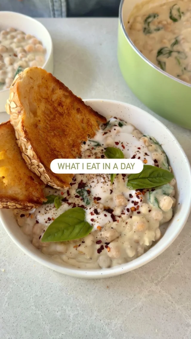 🌱 What I eat in a day… but with a bit more intention behind it 👀

Did you know your genetic makeup can actually influence how your body responds to different foods, nutrients, and even lifestyle habits?

Last year after having a few health concerns, I decided to look into my genetic predisposition for things like nutrition and overall wellbeing. I tried @circledna, and the report was so detailed. It covers everything from diet and nutrient needs, to sensitivities, health risks, and even lifestyle insights - which helped me get more intentional about what I’m putting on my plate.

TODAYS MEALS: 
🫐 fruit, granola, and yogurt bowl
🍫 brownie bites
🤍 creamy lemon chickpeas
🌶️ chilli sin carne
This packed in total 108g of protein, 61g of fibre, and 26mg of iron (and my 4 yr old has roughly half of what I have and eats around 2/3 of it).

If you want the details on the recipes pop “YUM” below and I’ll message you 🤍

If you’ve been wanting to understand what works for your body, you can check out @circledna and check the video to get a code for up to 40% off 🥳
.
.
.
.
.
#veganfamily #whatieatinaday #veganblw #veganrecipes #dnatest