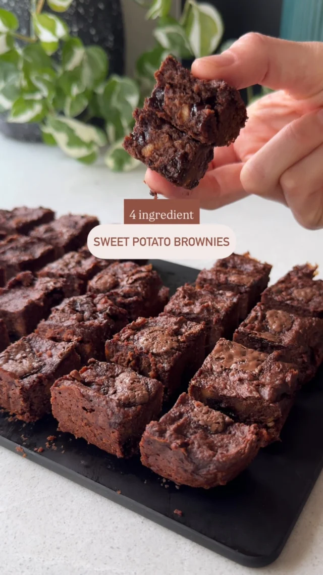 🍫 4-INGREDIENT SWEET POTATO BROWNIES 🍠

Cook a little extra sweet potato this week… so you’ve got some leftover to make these brownies this weekend 🙌🏼 Your kids will love them! 

The recipe is up on my website, if you’d like the details pop “BROWNIE” below and I’ll message you the link🍫
.
.
.
#brownie #sweetpotato #veganchocolate #healthybaking #veganrecipes
