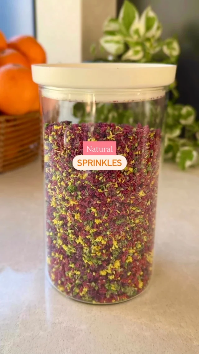 🌈 HEALTHY NATURAL SPRINKLES ✨

Vegan 🌱 Naturally coloured 💕 12+ months 👶

Quite possibly my most controversial recipe…. But who doesn’t love a healthier way to add colour to young kids food. 

🫐 For this, we coloured the sprinkles using a mix of berry powders (raspberry for red, strawberry for pink, blueberry for purple), and turmeric for yellow & spirulina for green 🍓

We store these long term for 6+ months in the freezer to sprinkle over pancakes, raw desserts, toast, coconut yogurt, porridge, banana pops, frozen cups, or anything that needs a little toddler-friendly colour 🌈 

If you’d like the recipe, pop “SPRINKLES” below and I’ll message you 🫶🏻
.
.
.
.
#healthykids #veganrecipes #naturalfood #blw #sprinkles