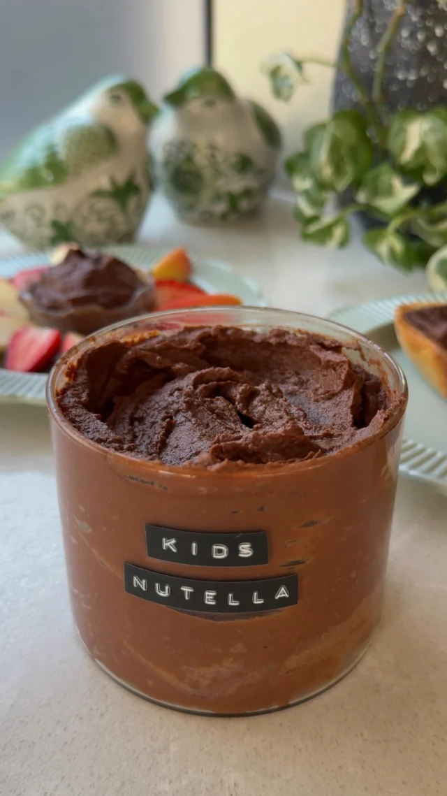 🍫 HEALTHY VEGAN NUTELLA 🍫

Most chocolate spreads are packed with palm oil, refined sugar, and additives, but this one isn’t! It’s a recipe that both little and big family members can all enjoy - you can even swap cacao for carob if serving to toddlers under 24 months. 

It’s made with simple, wholefood ingredients you probably already have in your pantry. It’s high in fibre, protein, has no added sugar, and is nut-free (so technically not a “nut-ella” but the swap means it’s suitable for a lot more kids and school safe!!), dairy-free, and made with just four ingredients.

Every ingredient adds something nourishing:
✨ Chickpeas are high in fibre and protein to keep little tummies full and support steady energy (and no you can’t taste them!)
✨ Dates provide natural sugars, minerals, and fibre for digestion
✨ Cacao is full of antioxidants and magnesium 
✨ Soy milk contributes extra protein, calcium, and creaminess.

The recipe is up on my site (link in bio) or comment “NUTELLA” and I’ll send you a message 🍫
.
.
.
.
.
.
#dairyfree #veganrecipes #allergyfriendly #nutella #blw