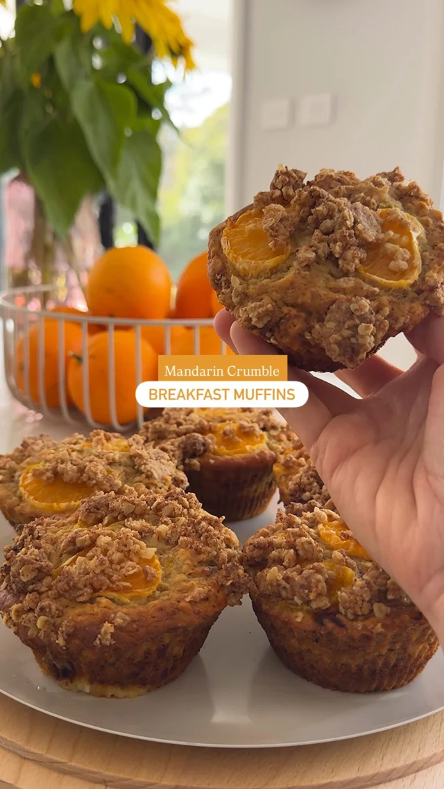 🧁 MANDARIN CRUMBLE BREAKFAST MUFFINS 🍊

These are the ultimate winter breakfast muffins 🤍 Soft, fluffy and moist, packed with bananas, mandarins, olive oil, spelt flour and oats, with a simple crumble on top. Perfect for busy mornings, lunchboxes or keeping in the freezer for easy snacks.

We made these in the new large Sesame muffin liners from @seedandsproutco which are perfect for jumbo muffins like this. The layered storage bowl is also a new favourite to use as a fruit bowl, serving dish or cover to protect your muffins while cooling. Scored you guys 10% off with code “LVE10” 🥳

If you’d like the recipe comment “MUFFINS” below and I’ll message you 🫶🏻
.
.
.
.
#easyrecipes #veganrecipes #healthysnacks #blw #muffins