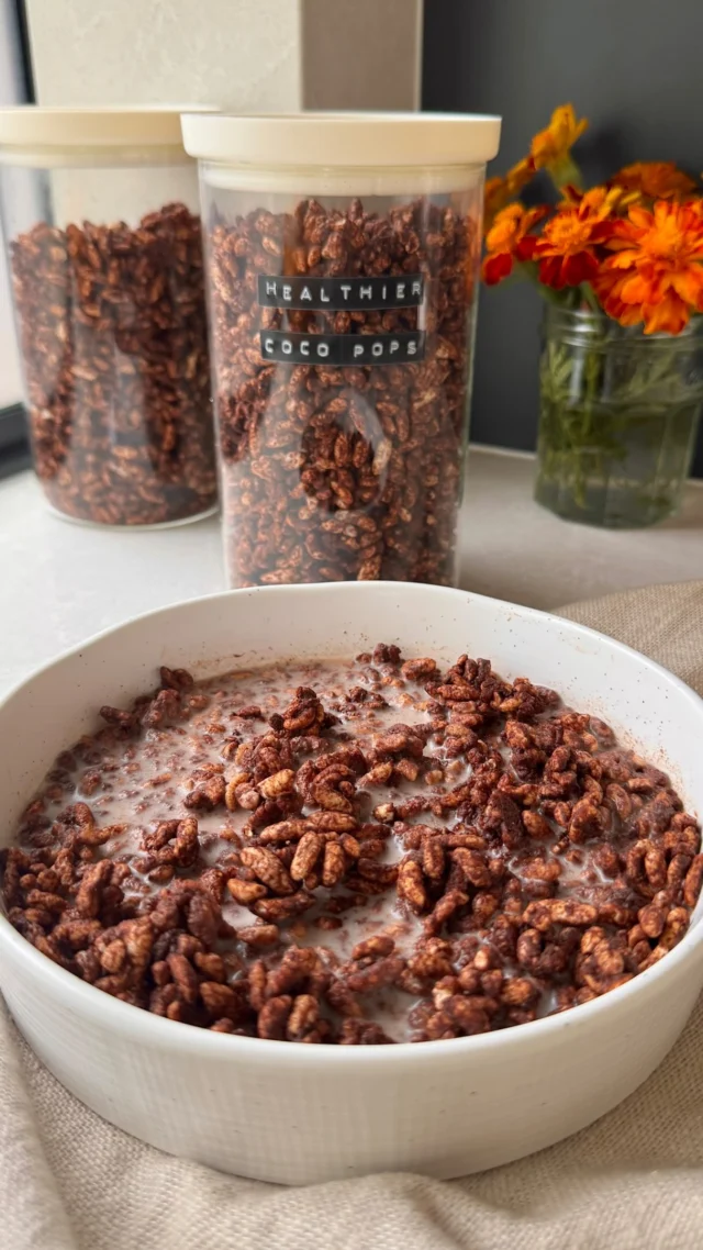 🥣 HEALTHIER COCO POPS 🍫 

Sweet, crunchy, and the classic childhood food - but with a bit more of a wholesome ingredients list. These are so simple and quick to make, just a handful of ingredients (and subbing white rice puffs for brown rice puffs) no refined sugar, and pretty much guaranteed to be loved by all the whole family. 

This recipe is exclusively available inside the Little Vegan Eats app 🌱🤍 if you’d like the details of it where you can get not only this recipe, but access to our whole library of 300+ vegan family friendly recipes (with 150+ app exclusives), meal plans, shopping lists, first foods tracker, and more, pop “YUM” below and I’ll DM you the link to learn more and try it FREE for 7 days ☺️
.
.
.
.
#homemade #cocopops #veganrecipes #healthyrecipes  #cereal
