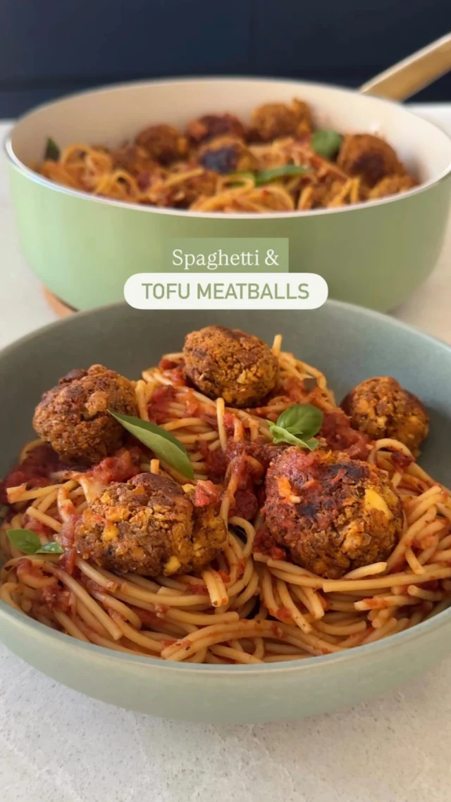 🍝 SPAGHETTI AND TOFU MEATBALLS 🍝

This is one of those budget friendly, super easy weeknight meals but that packs a tonne of flavour and goodness! 

It took a lot of trial and error but these meatballs are perfect!! They’re soft, slightly chewy (keep them softer by skipping the oven stage for babies under 18 months) and packed with umami flavour.

The recipe is up on my website, or pop “MEATBALLS” below and I’ll DM you 🫶🏻 
.
.
.
.
.
#veganblw #veganrecipes #pasta #familymeals #tofu