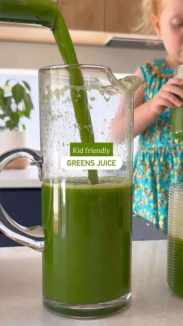 🥒 KID FRIENDLY GREEN JUICE 🍍 

Green juice, but one your kids will actually drink 🙌🏼

INGREDIENTS:
200g of baby spinach 
1 large pineapple, skin removed and chopped
6 green apples, cores removed
2 large continental cucumbers, chopped
2 limes, rinds removed

HOW TO:
1. Add your fruit and veg to a juicer, juice and enjoy!

This makes 1.5-2 litres - Store leftovers in an airtight glass bottle/container in the fridge (best used within 3 days)
These go great frozen for hydrating green popsicles too 🌱
.
.
.
.
.

 #greenjuice #kidfriendlyfood #juice #veganfamily #easyrecipes