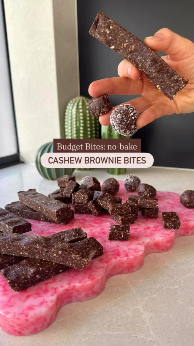 🌱 BUDGET BITES: NO-BAKE CASHEW BROWNIE BITES 🌱

Welcome back to Budget Bites: a series where l recreate kids snacks using healthier and cheaper ingredients than their store bought alternatives. 

This is a recreation of the classic fruit and nut “brownie” bites. These come in tiny tubs or packets at the shops, but the tiny tubs carry a big price tag. 

We did the maths and averaged out 3 of the most common options, and the costs comes in at $4.70 per 100g, and ours are only $1.46 per 100g (over 3x cheaper), or by swapping the cashews to peanuts, and cacao to cocoa, it comes in at just 78 cents per 100g. Which is over 6x CHEAPER, and still as delicious - plus there’s no wasted packaging, no added salt, or flavours, just 4 real food ingredients that you probably already have at home.

They take less than 5 minutes to prep, there’s no baking, no fuss, just big cost savings! If you want the recipe pop “BUDGET” below and I’ll send it over 🫶🏻
.
.
.
.
#kidssnacks #budgetfriendly #brownie #weaning #rawbar