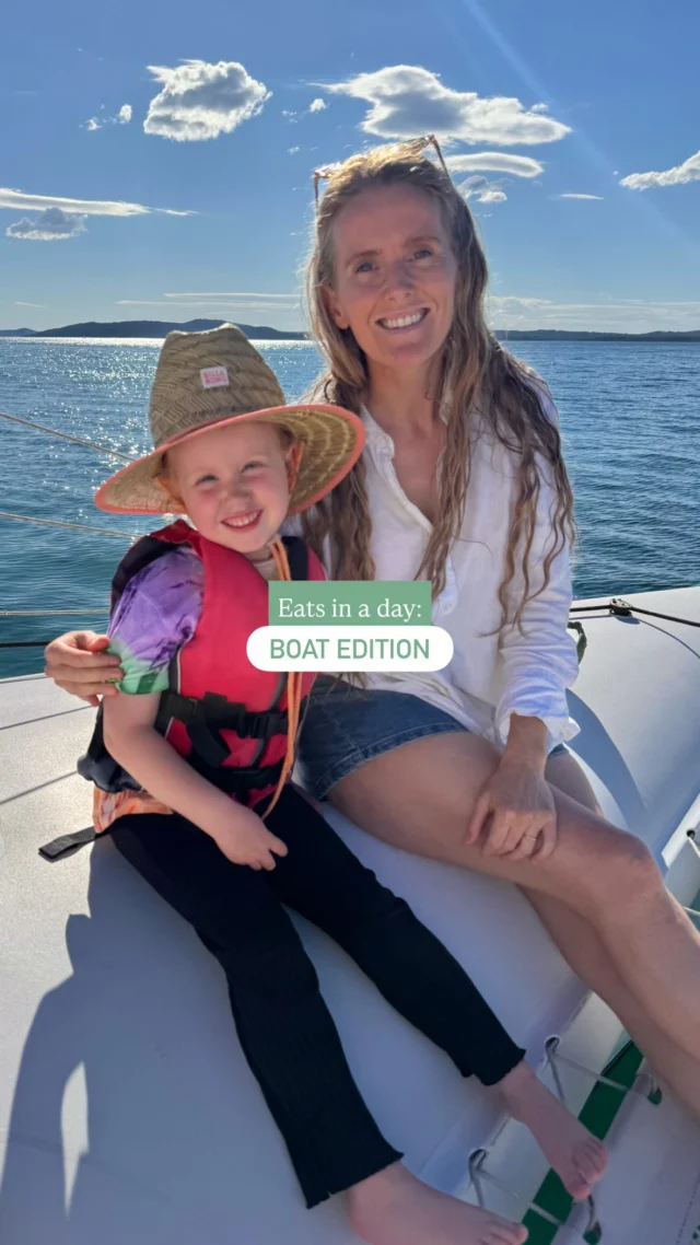 A little what we eat in a day: featuring the good old emergency PB sandwich, too many chips, and no room for pizza 🌞⛵️

If you’d like the recipes, let me know below 🫶🏻
.
.
.
.
.
#wieiad #easyrecipes #veganfamily #motherhood #dayinthelife