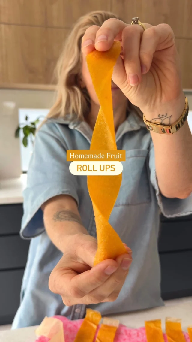 🥭 BUDGET BITES: HOMEMADE FRUIT ROLL UPS 🍓

Welcome back to Budget Bites: an 8 part series where I share recipes recreating kids snacks using healthier and cheaper ingredients than their store bought alternatives. 

For this one, we are recreating roll ups, or you might call it fruit leather. 

These are such a great snack to get to make as you can mix and match fruits and berries, use fresh or frozen so it’s even more budget friendly depending on what you need to use up, there’s no added sugar or excess packaging, and so simple to make. 

The recipe is now up on my website along with all the handy tips on how to make these - if you’d like the details comment “YUM” and I’ll DM you 🥭🍓
.
.
.
.
#kidssnacks #budgetfriendly #fruitleather #rollups #healthyrecipes