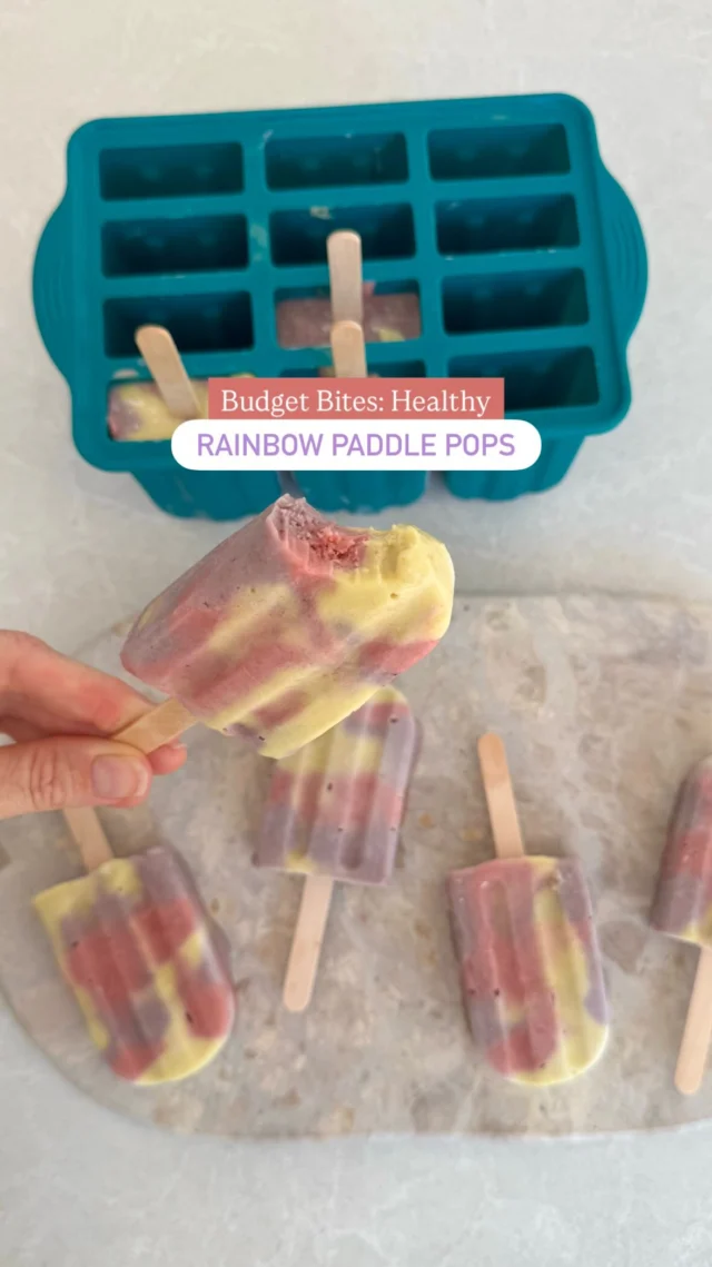 🌈 BUDGET BITES: HEALTHY RAINBOW PADDLE POPS 🌱🍦

Welcome back to Budget Bites: where I recreate kids snacks using healthier and cheaper ingredients than their store bought alternatives. 

This is the nostalgic Aussie summer classic: Rainbow Paddle Pops 🌈. The store-bought ones are pretty small (68ml), pricey, and full of colours, gums, refined sugar and flavours that aren’t exactly toddler friendly (plus they’re a no-go for vegans and vegetarians as they contain dairy and gelatine). So we made our own: creamy, colourful and naturally sweetened, using only real food ingredients.

And the budget bites savings are good 🙌🏼 The store-bought version costs $1.12 each, while ours come in at just 64 cents per popsicle, and they’re also 1.5x the size. That means these homemade ones are over 2.2x cheaper, with no additives, no artificial colours, and no wasted packaging!

They’re fun to make, and the perfect colourful treat for little ones this summer. If you want the recipe, pop “BUDGET” in the comments (or head straight to my site, linked in bio).

And if you have a snack, dessert or kids’ favourite you want me to recreate, leave it below ⬇️🤍
.
.
.
.
#kidssnacks #budgetfriendly #weaning #icecream #healthykidsfood